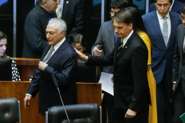 Bolsonaro sobre reajuste do STF: “Pergunta para o Temer”