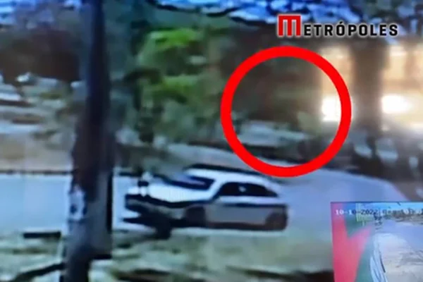 Vídeo: câmeras flagram motociclista em alta velocidade antes de matar mãe e filha no DF