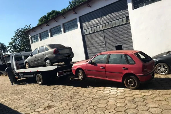 Carros rebocados para leilão - Metrópoles