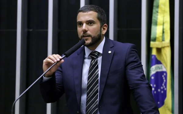 Políticos lançam Frente Parlamentar da Redução da Maioridade Penal