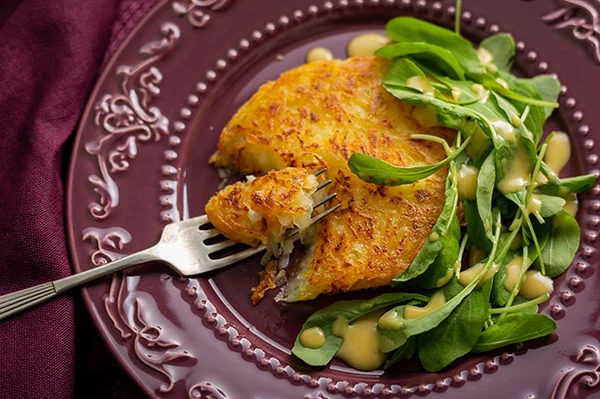 Fácil: aprenda a fazer batata rosti com queijo meia-cura
