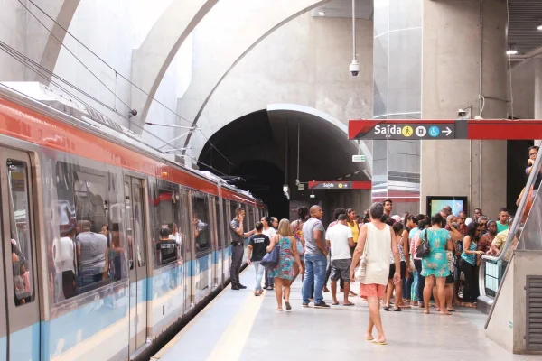 Foto colorida da Estação da Lapa do metrô de Savador - Metrópoles