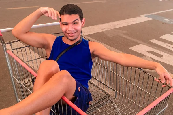 Por que Vinicius, do BBB22, caiu nas graças do público em pouco tempo?