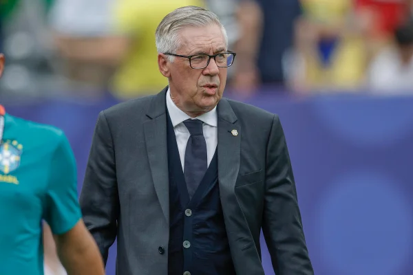 Marília Ruiz detona substituições de Ancelotti: “Perdeu tudo”