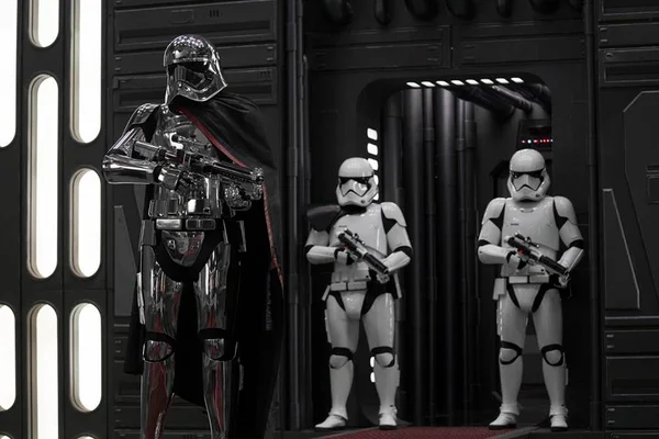 J.J. Abrams rebate críticas sobre as mulheres no último Star Wars