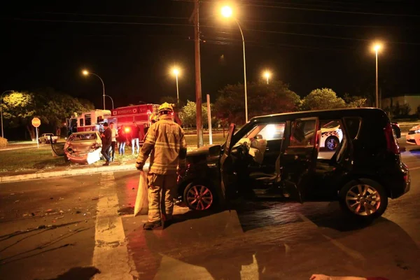 Motorista com sinais de embriaguez foge de blitz e provoca acidente
