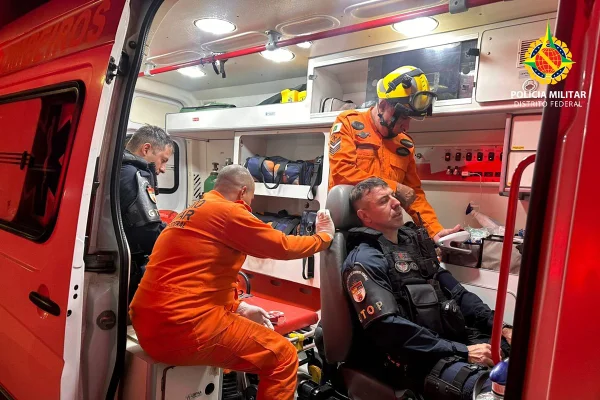 PM e bombeiros - Metrópoles