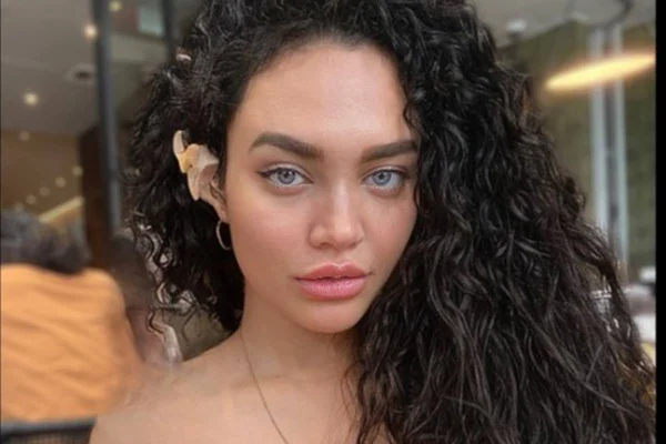 Imagem colorida da atriz Chanel Maya Banks