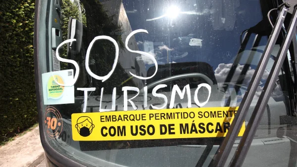 Fretadores protestam em todo o país em busca de prorrogação do prazo de mensalidades de veículos financiados