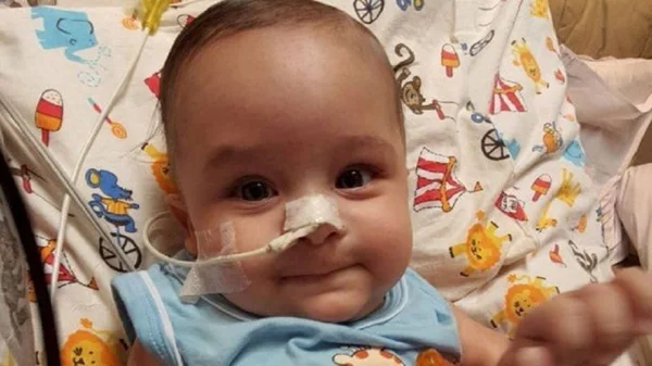 Dom, de 6 meses, que se recuperou da Covid-19