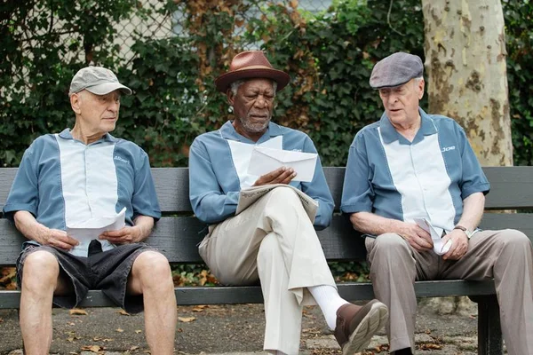 Foto colorida de Morgan Freeman e Michael Caine juntos - Metrópoles