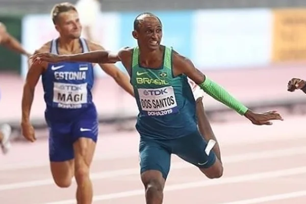 Alison Brendom faz melhor tempo da carreira no Mundial de Atletismo
