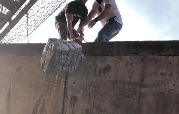 PF apreende 400kg de cocaína em casco de navio que iria para Europa