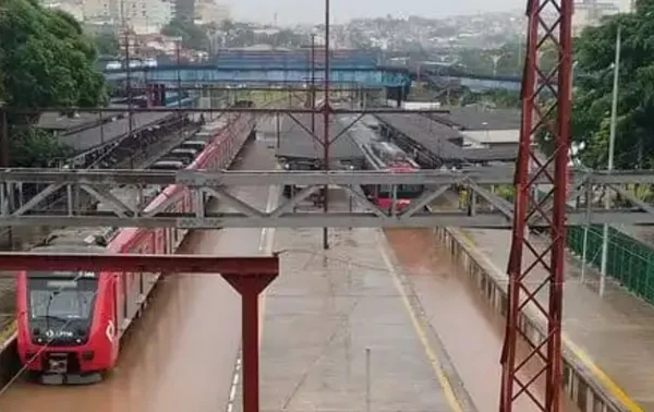 Forte chuva causa alagamentos e afeta trens em São Paulo