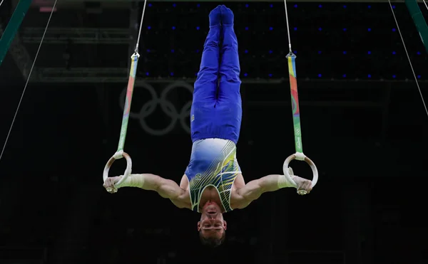 Equipe masculina de ginástica tem dia dos sonhos e vai à final