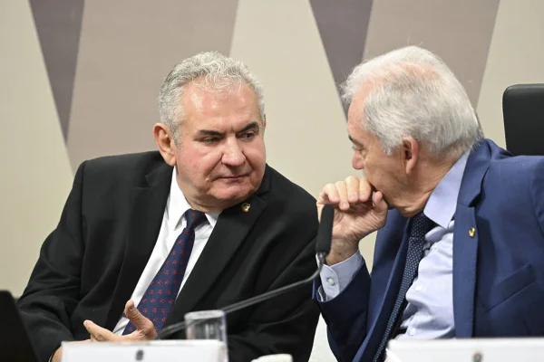 A treta do cerimonial de dois senadores na posse que uniu Toffoli e Ivete