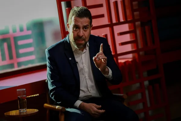 Boulos pede ofensiva de porta-vozes de Lula contra Flávio por tarifaço