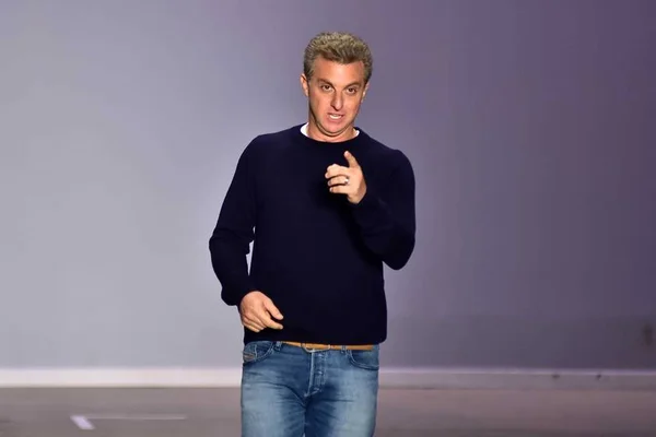 Bolsonaro empataria no 2º turno com Huck e Moro, diz pesquisa