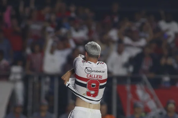 Calleri faz dois gols no Corinthians em clássico no Morumbi