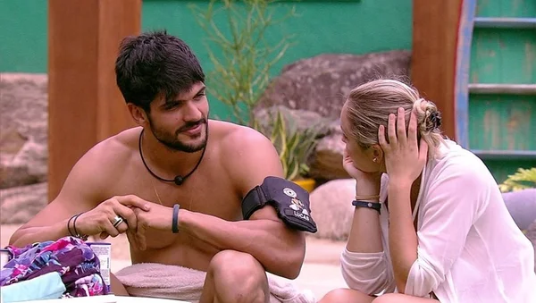 Eliminado, Lucas fala sobre edredom com Jéssica: “Fiz um carinho nela”