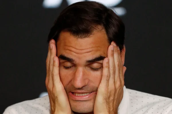 “Não poderia ter feito mais”, diz Federer, acusado de omissão
