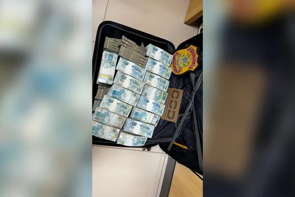 Mala com R$ 1,7 milhão é interceptada a caminho de Brasília