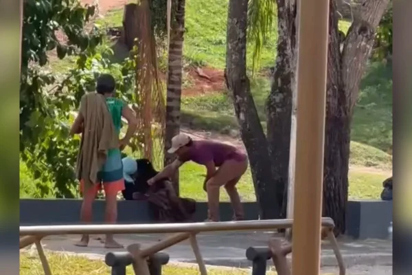 Mulher em situação de rua acusa empresário de Pirenópolis de agressão