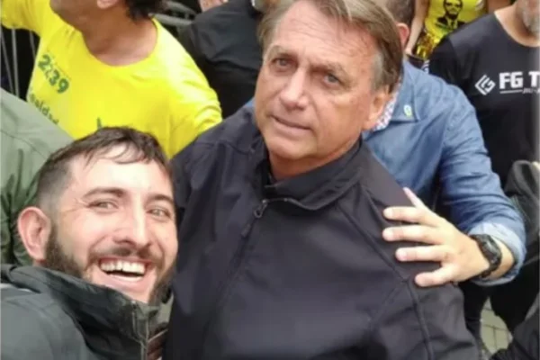 Imagem colorida, Wellington Luiz Firmino e Bolsonaro - Metrópoles