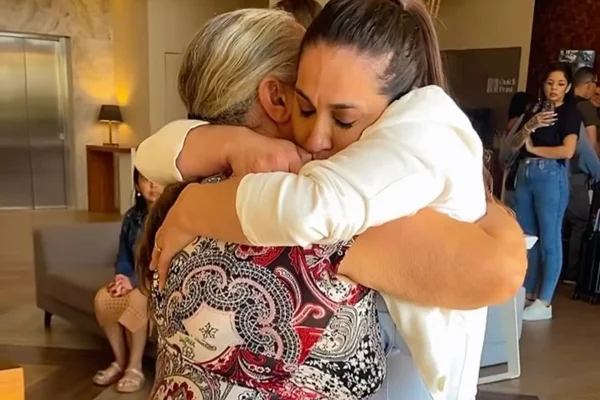 Daniele Hypolito se declara para a mãe após reencontro emocionante - Metrópoles