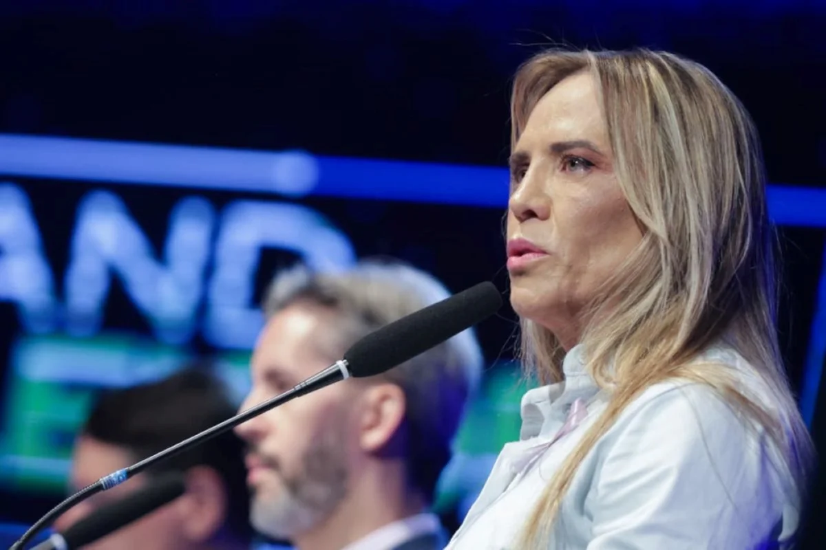 Michelle, Bia e Damares assistem juntas debate em apoio a Celina Leão - imagem 11 Michelle, Bia e Damares assistem juntas debate em apoio a Celina Leão - imagem 11