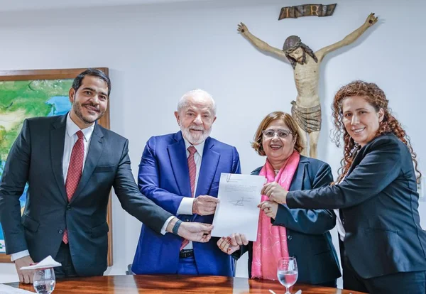 imagem colorida presidente e ministros - metropoles