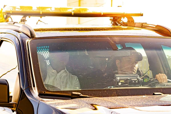 Ex-presidente do BRB chega à PF após ser preso em operação no DF