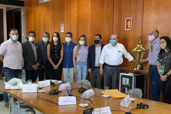 Reunião entre representantes dos clubes e o governo do DF