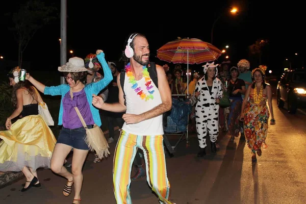 Em ritmo de festa e protesto, Carnaval Silencioso reivindica espaços da cidade para diversão
