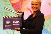 Xuxa no dia em que assinou contrato com a Record, em 2015 Xuxa no dia em que assinou contrato com a Record, em 2015