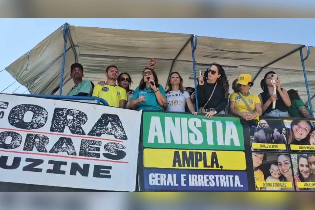 Bia Kicis Critica STF em Ato na Esplanada: 'Supremo está em Xeque'