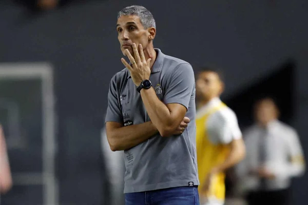 Neymar fez gol e terminou muito bem, diz técnico do Santos após empate