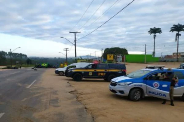 BA: forças de segurança encerram ponto de bloqueio dos caminhoneiros
