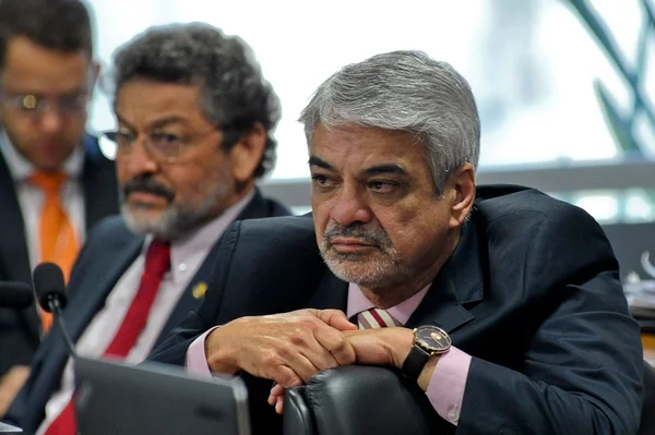 Costa acusa Temer de “orgia fiscal” durante comissão do impeachment