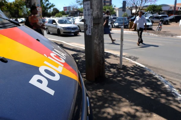 Traficante de drogas é preso próximo a colégio na 907 Sul. Veja vídeo