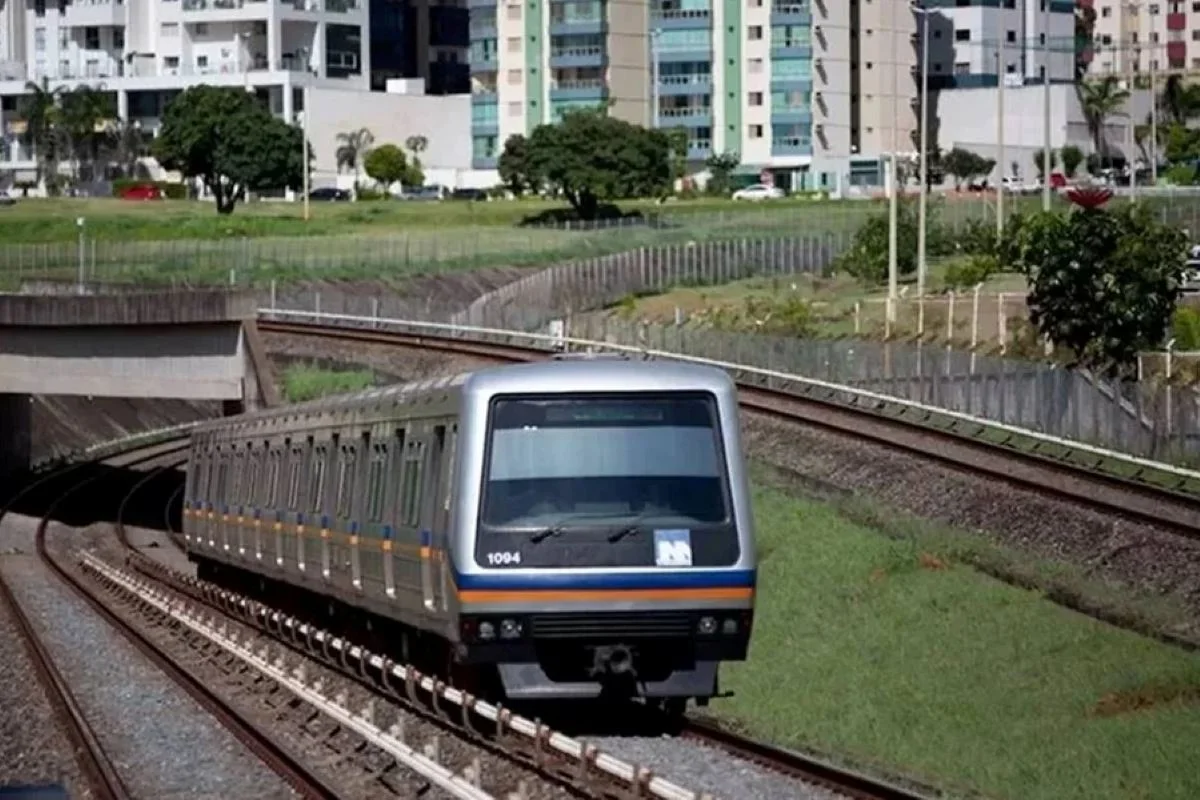 Falha em via interrompe Metrô até Estação Central e afeta passageiros