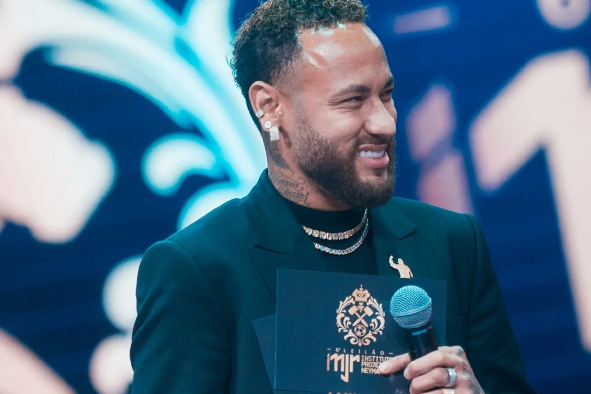 Amigos influenciadores compram fim de semana com Neymar em leilão
Amigos influenciadores compram fim de semana com Neymar em leilão