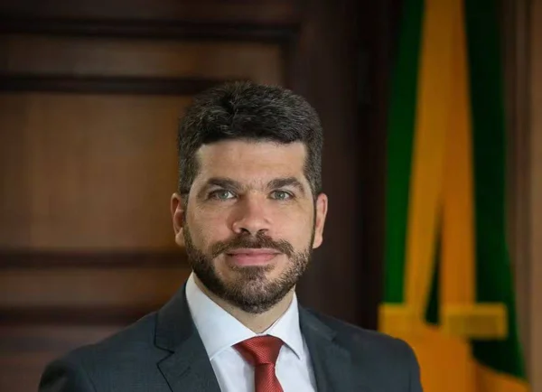 imagem colorida advogado rafael dubeux indicado por Haddad