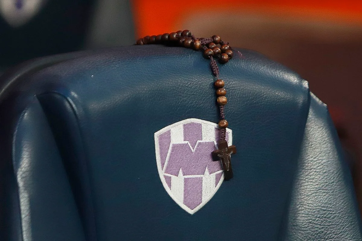 Após a morte do filho, "El Turco" prometeu que seria campeão da primeira divisão com o Monterrey, time do coração do filho Após a morte do filho, "El Turco" prometeu que seria campeão da primeira divisão com o Monterrey, time do coração do filho