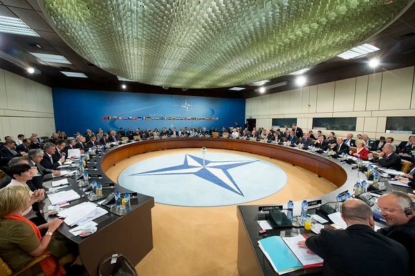 Otan expandirá missão naval no Mediterrâneo com foco em imigrantes e refugiados