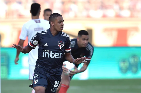 Brenner põe fogo no jogo e ajuda São Paulo a bater o Fluminense de virada