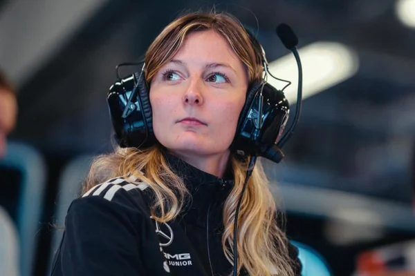 Campeã da F1 Academy é elevada a pilota de desenvolvimento da Mercedes