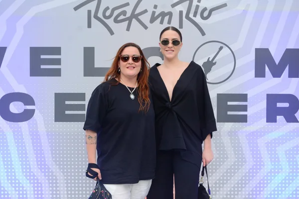Juliana Amaral & a namorada, Mariana Navarro, no Rock in Rio - Metrópoles