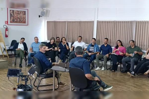Grass se reúne com servidores e promete reestruturação de carreiras - destaque galeria
