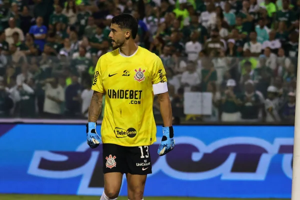Foto colorida de goleiro do Corinthians - Metrópoles